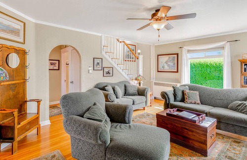 Oak Harbor House | Cozy dog-friendly home with grill, fast WiFi, grill, yard & ideal location