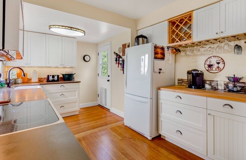 Oak Harbor House | Cozy dog-friendly home with grill, fast WiFi, grill, yard & ideal location
