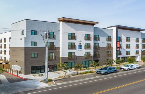 Eastlake Park Apartment | Cozy Downtown/Central Phoenix 1-bedroom Apt in delightful area fitness room, AC