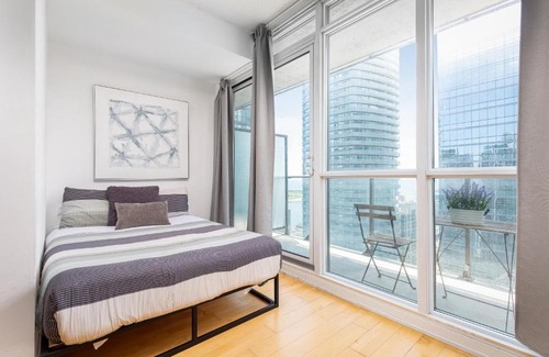 Downtown Toronto Apartment | Cozy Downtown Condo with Balcony and View