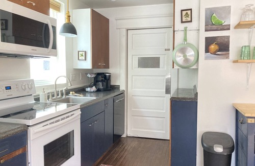 Erie House | Cozy Downtown Erie home only 2 blocks from UPMC Hamot