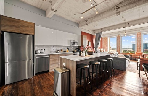 Downtown Dallas Apartment | Cozy Downtown Loft | Views, Free Valet, Gym
