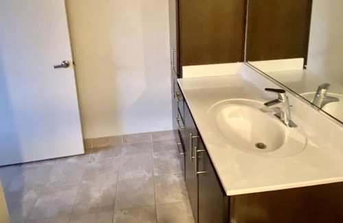 Downtown Apartment | Cozy downtown silver spring self-contained room,with wifi,work station,gym&pool