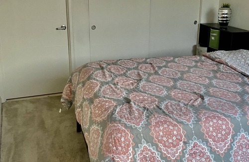 Downtown Apartment | Cozy downtown silver spring self-contained room,with wifi,work station,gym&pool
