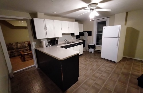 Sunnyside Apartment | Cozy downtown two bedrooms free parking