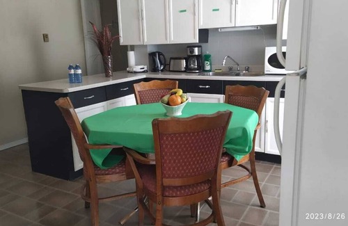 Sunnyside Apartment | Cozy downtown two bedrooms free parking