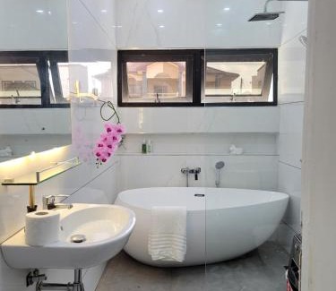 Madina Villa | Cozy Duafe Villa 3BR 24hr Security WiFi East Legon
