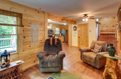 Eagle Mountain Cabin | Cozy Ellijay Cabin w/ Deck + Indoor Pool Access!