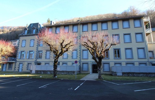 Mont-Dore Apartment | Cozy F2 near Town & Spa, Sleeps 6, with Parking, Pets Welcome