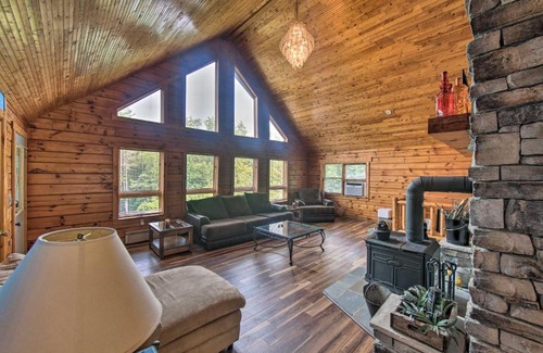 Pine Grove House | Cozy Family-Friendly Pine Grove Cabin with Fire Pit!