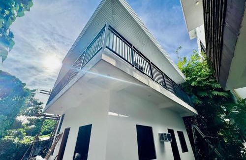 Catangnan House | Cozy Family Studio - Ronaldos Inn Twinex Suite