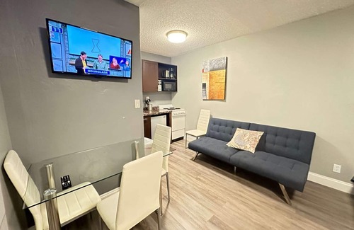 Dania Beach Apartment | Cozy Family Studio at Sheridan Guesthouse with Pool