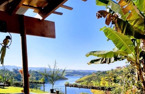 Igarata House | Cozy farmhouse overlooking the dam