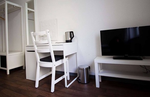 Emden Apartment | Cozy fitter / guest room in Emden with bathroom & WiFi