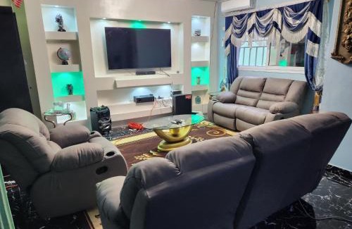 Freetown House | Cozy Flat 5 Minutes To Beach