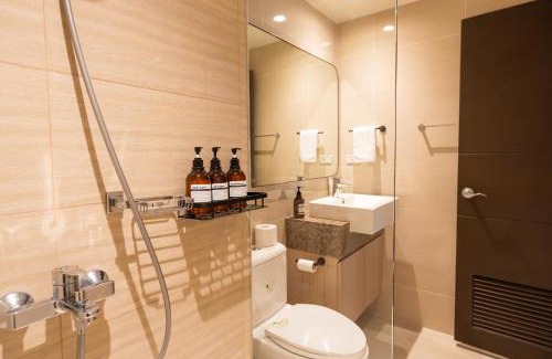 Salcedo Village Apartment | Cozy Flat at Makati s Coolest St