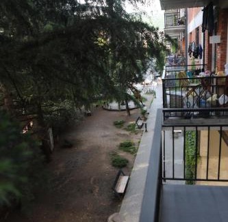 Saburtalo Apartment | Cozy Flat near Metro with Balcony