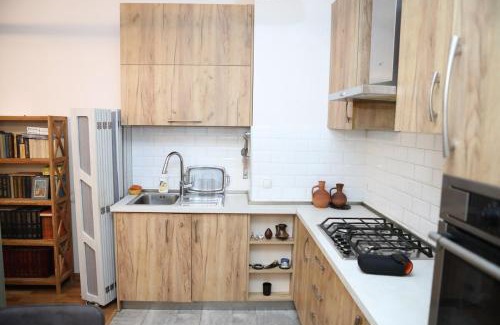 Saburtalo Apartment | Cozy Flat near Metro with Balcony