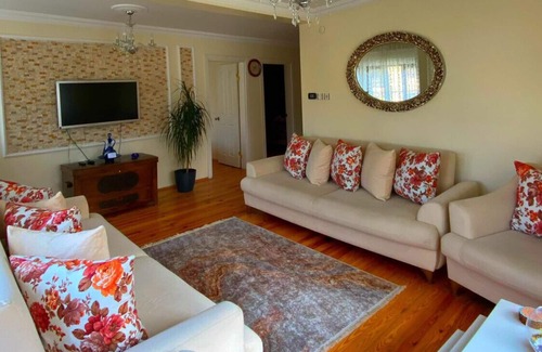 Sapanca Apartment | Cozy Flat with Backyard and Fireplace in Sapanca