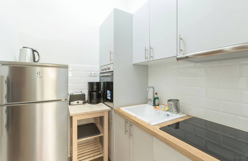Neapoli Apartment | Cozy Flat with Terrace & Patio, next to Lycabettus