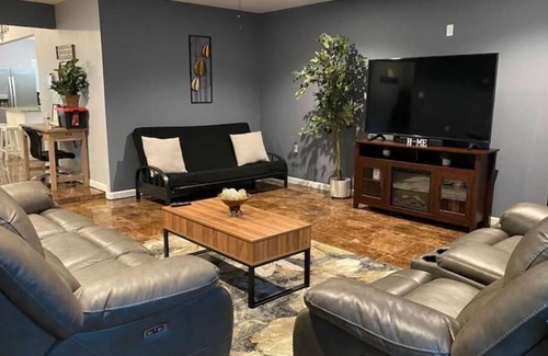 South Arlington House | Cozy Four Bedroom Home Arlington TX Entmt District - 10mins to everything!