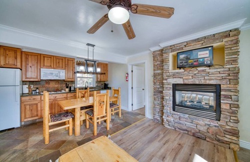 Lakeside Park Hotel | Cozy, Fully Equipped 2 Br/2 Ba on Stateline!