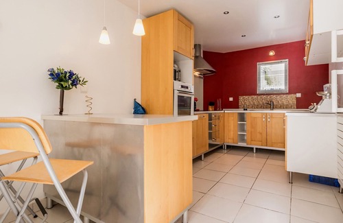 Guerande Cottage | Cozy Gîte Near Guérande: 3BR, WiFi, 1km to Shops, 2km to Beaches, Private Parking & Garden