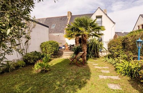 Guerande Cottage | Cozy Gîte Near Guérande: 3BR, WiFi, 1km to Shops, 2km to Beaches, Private Parking & Garden
