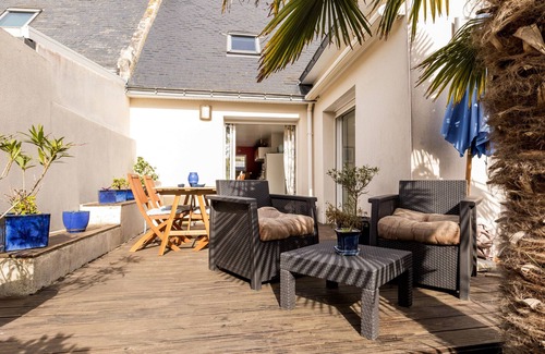 Guerande Cottage | Cozy Gîte Near Guérande: 3BR, WiFi, 1km to Shops, 2km to Beaches, Private Parking & Garden