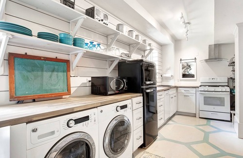 Historic Downtown Savannah Apartment | Cozy Garden Apartment | Heated Pool Access