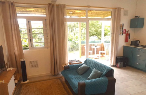La Gaulette Apartment | Cozy Garden Retreat with Mountain Views, close to Le Morne Beach