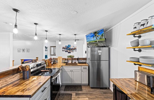 Jupiter Cabin | Cozy, Gated, Hot Tub & Sauna, Playroom, Bar, Fenced-in Yard.