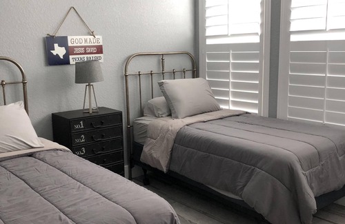 Lakehills House | Cozy Get Away in Texas