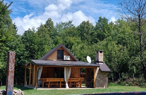 East Sarajevo Cottage | Cozy getaway house surrounded by forest and meadows