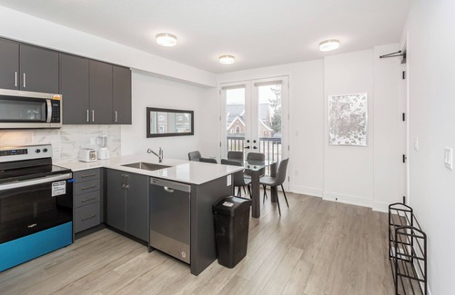 Waterloo House | Cozy Getaway in Uptown Waterloo