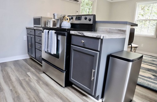 Pineywoods Cottage | Cozy Getaway - Just 10 Minutes from the Beach & Steps from Golf and Park!