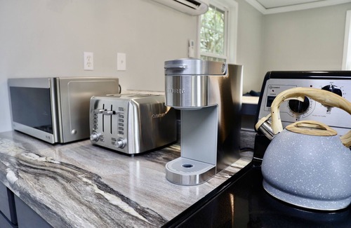 Pineywoods Cottage | Cozy Getaway - Just 10 Minutes from the Beach & Steps from Golf and Park!