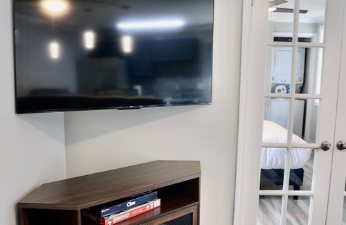Pineywoods Cottage | Cozy Getaway - Just 10 Minutes from the Beach & Steps from Golf and Park!