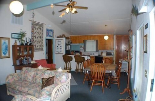 Port Mansfield House | Cozy getaway with view of South bay