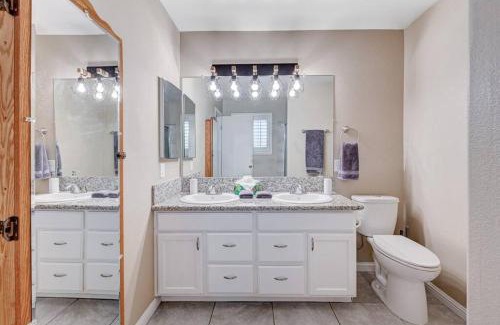 Henderson House | Cozy Getaway with King Bed, BBQ & Spacious Backyard