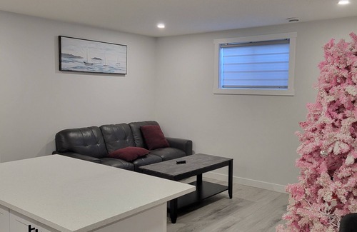 Airdrie Apartment | Cozy Guest suite in Airdrie 2 Queen beds