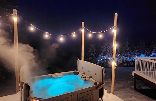 Mara House | Cozy Guest Suite with Stunning Lake Views & Private Hot Tub