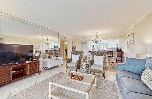 Miramar Beach Condo | Cozy, Gulf-front home with 2 beach chairs - short distance to entertainment