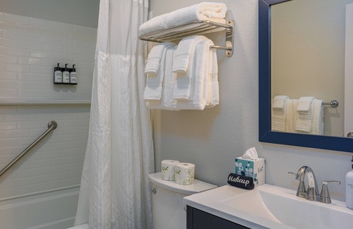 Rosario House | Cozy Harborside Stay | Secluded Orcas Island Getaway- Harborside 2442