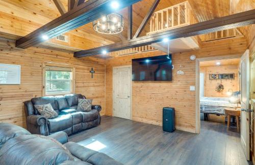 Hemphill House | Cozy Hemphill Cabin with Lake Views and Deck!