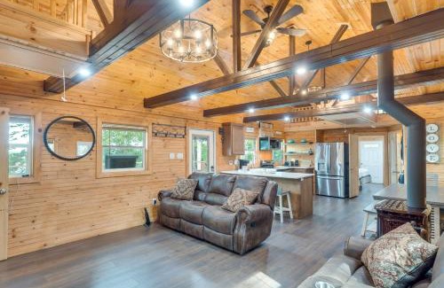 Hemphill House | Cozy Hemphill Cabin with Lake Views and Deck!