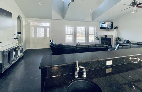 Royal House | Cozy hideaway on 3 acres! Close to Lakes! Hot Tub~Pool~Bunk/Game Room