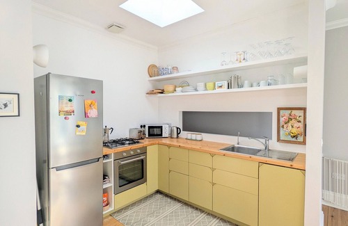 Cliftonville House | Cozy hideaway w/super fast wifi, minutes from great food places, dog friendly