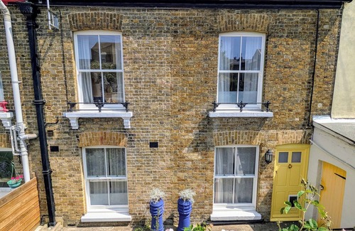 Cliftonville House | Cozy hideaway w/super fast wifi, minutes from great food places, dog friendly