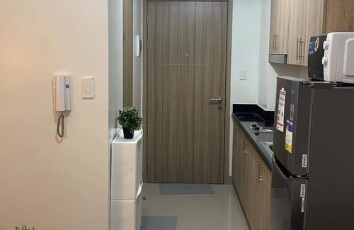 Baclaran Condo | Cozy High Floor 1-bedroom condo with AC, WiFi in Shore 2 Tower 3